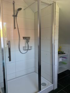 Dusche im Bad